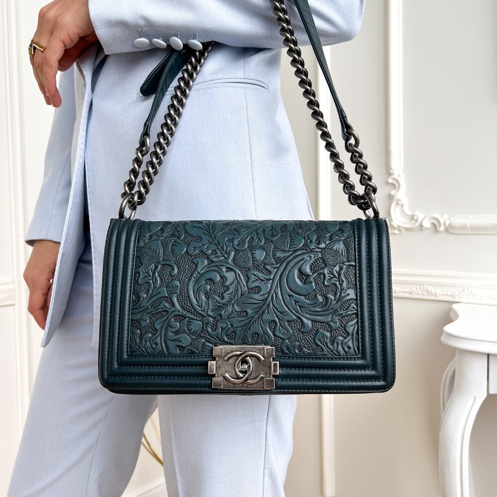 Authentic Chanel old Boy Cordoba Rare Leather dark blue crossbody bag B1014